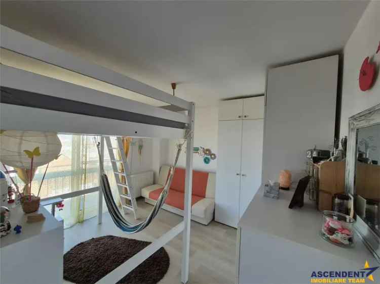 Apartament de vanzare 3 camere in Ghimbav cu lift si balcon