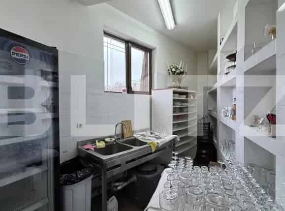 Restaurant 512mp utili, teren 462mp, S+P+M,  Piața Chiriac