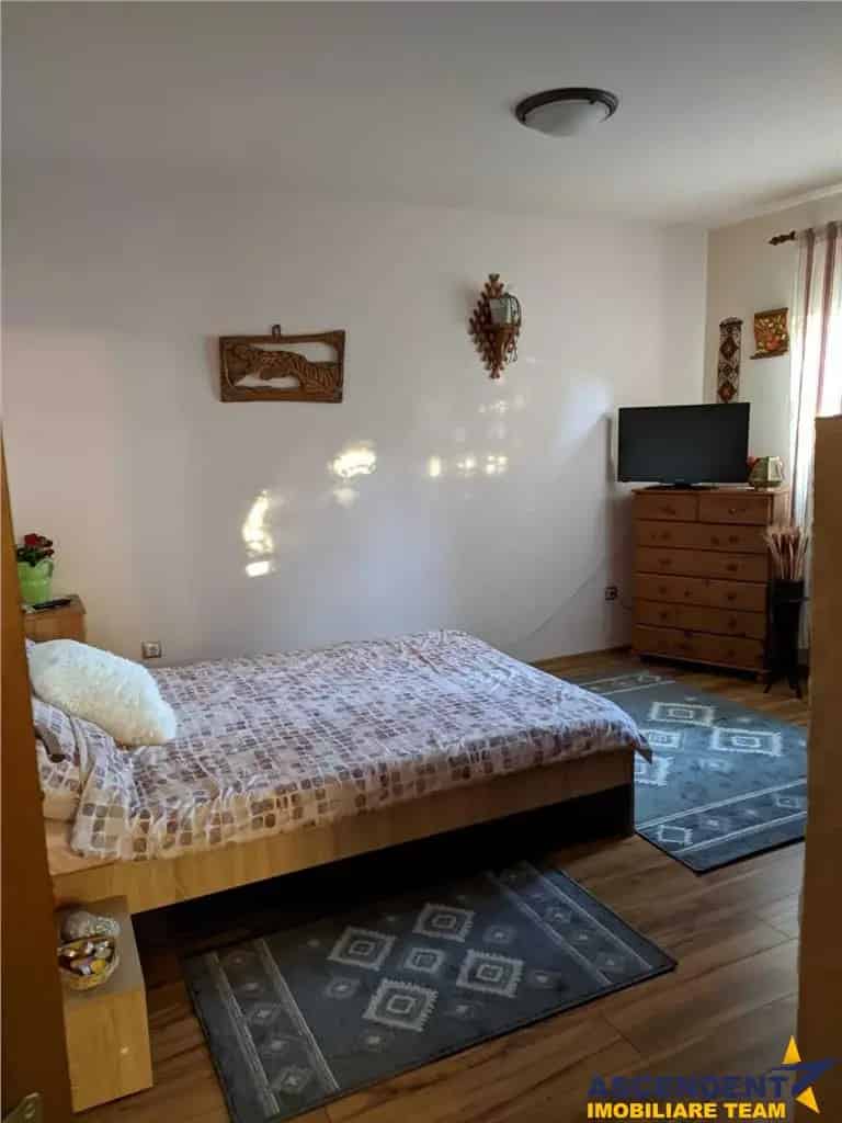 Casa individuala Tarlungeni 225mp 5 dormitoare curte amenajata