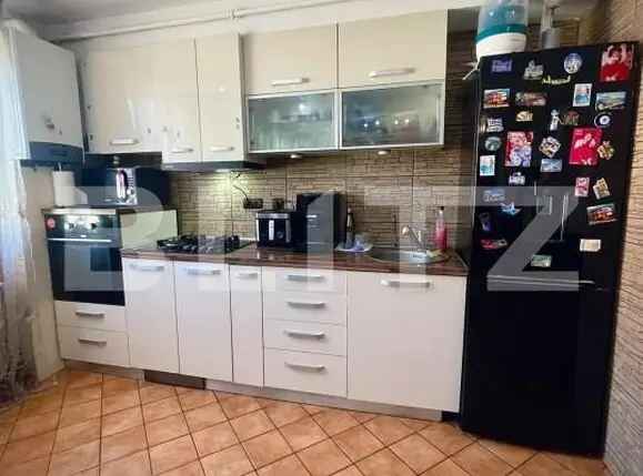 Apartament cu 3 camere semidecomandat