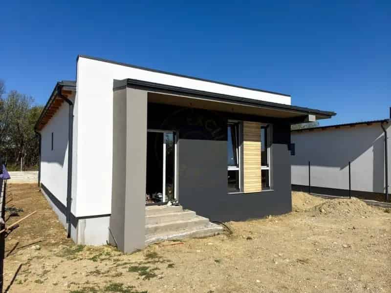 Casa la Roșu Mărăcineni - 89mp - 2 Dormitoare - 2 Băi