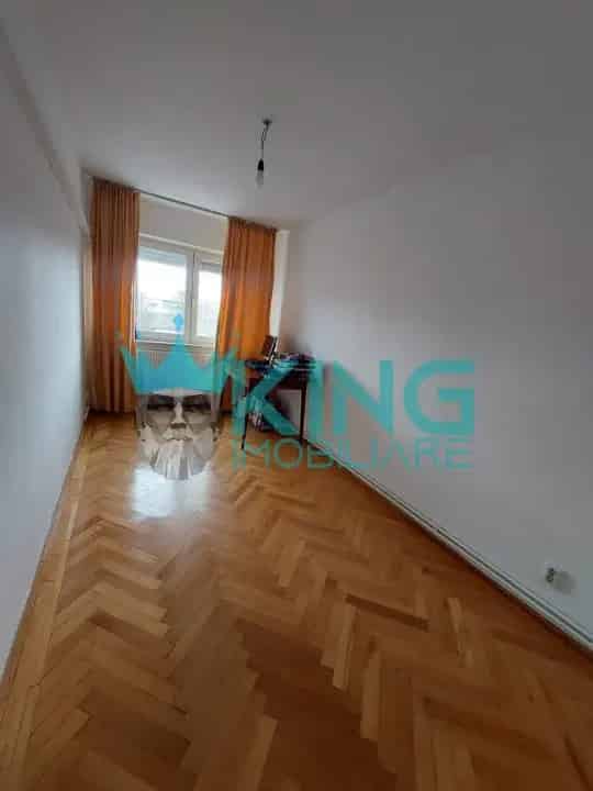 Vânzare apartament 3 camere 1 Mai Craiova cu balcon și centrală termică