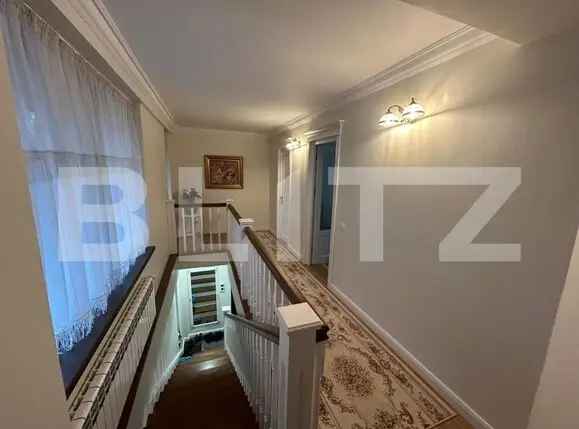 Apartament de lux cu 3 camere, 120 mp, curte privată de 70 mp, zona Palas Mall