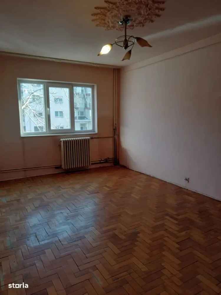 Apartament de vanzare 3 camere etaj 1 cu parcare in Ramda