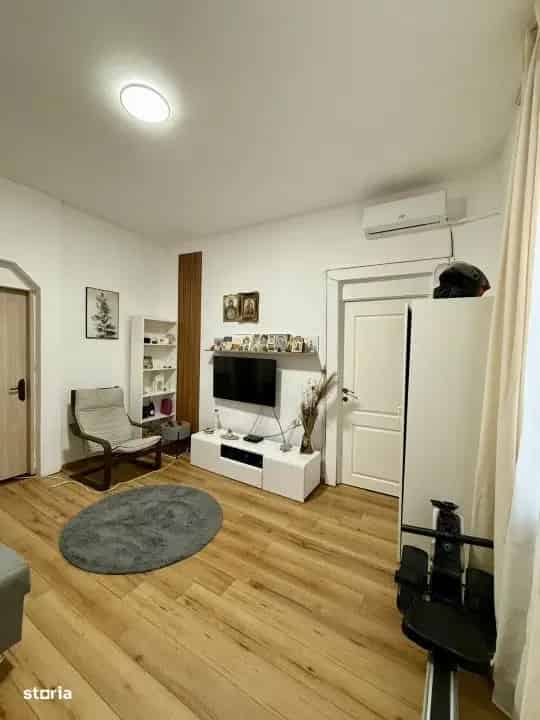 Apartament de vânzare ultracentral cu curte interioară și parcare