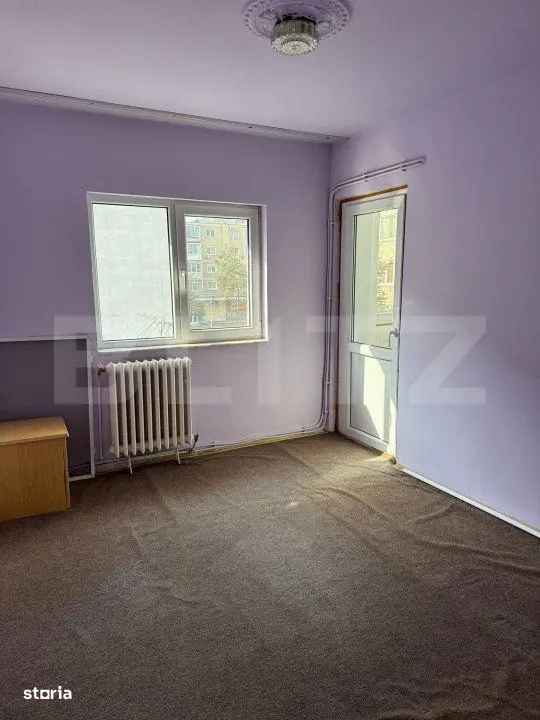 Apartament de vanzare 4 camere zona Astoria spatiu generos