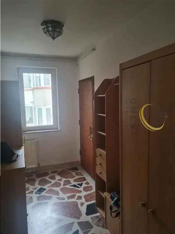 Apartament cu 4 camere zona Unic UMF