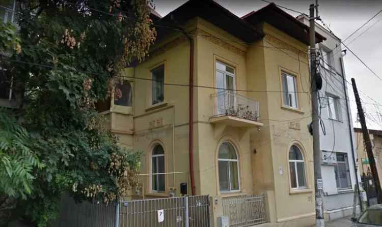 Apartament de vanzare 3 camere cu curte in sector 2 Bucuresti