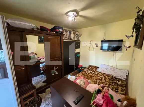 Apartament 2 camere, semidecomandat, zona Lama