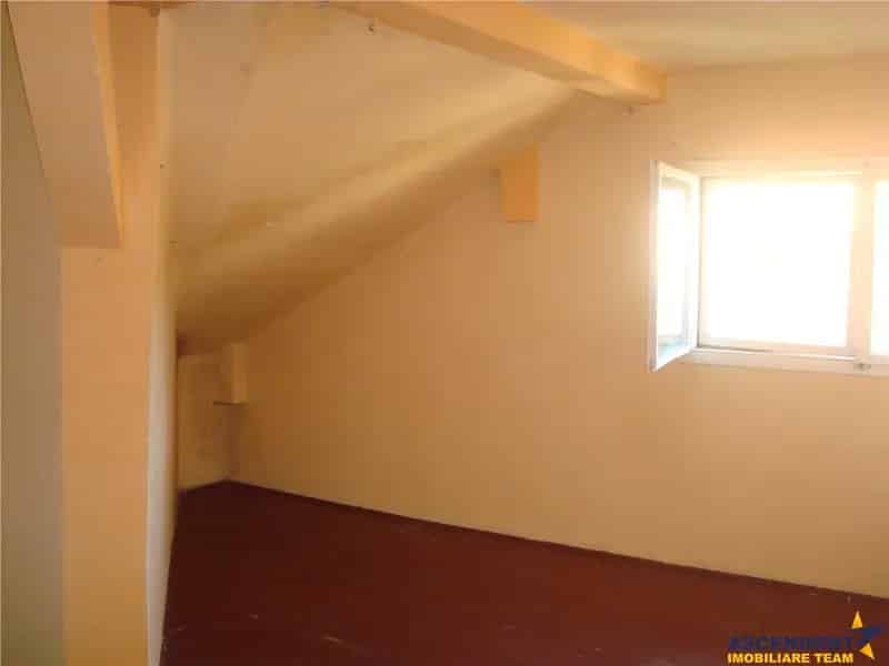 Mansarda 4 camere Brasov - renovare, parcare, gradina