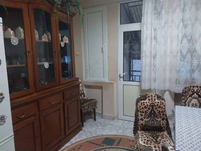 Duplex spatios 4 camere, 2 bai, curte, ideal familii