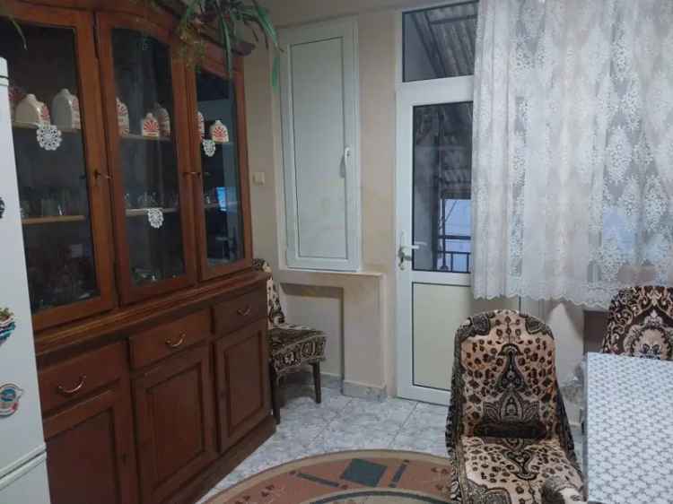 Vânzare duplex cu etaj, 4 camere, zonă liniștită, curte generoasă