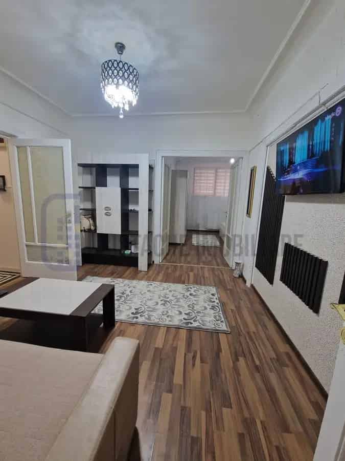 Apartament 3 camere Universitate renovat 2025