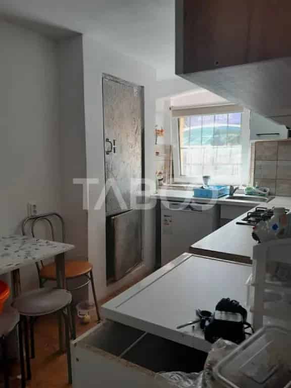 Apartament de vanzare 3 camere central Sibiu cu renovare recentă