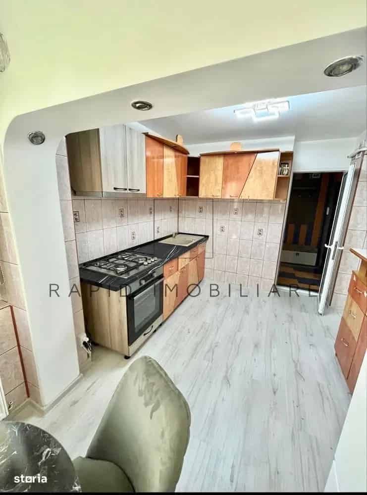 Apartament de vanzare 3 camere decomandat cu mobilat si utilat I.C. Frimu