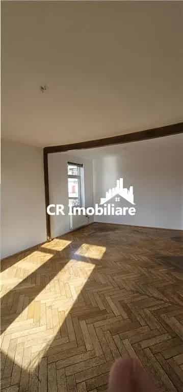 Inchiriere apartament 5 camere in vila Armeneasca Mosilor