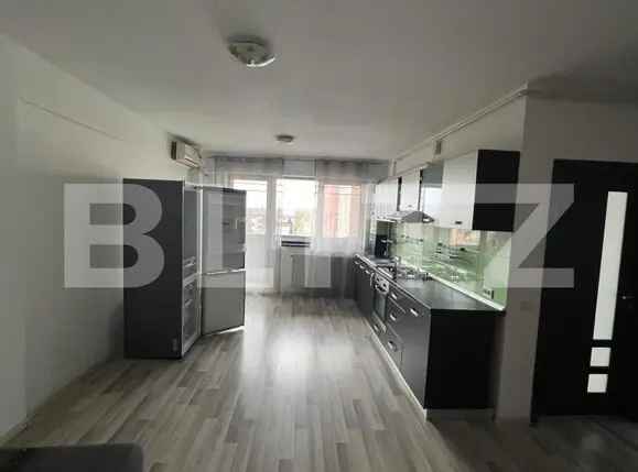 Apartament de vânzare - 3 camere, mobilat și utilat, într-o zonă rezidențială