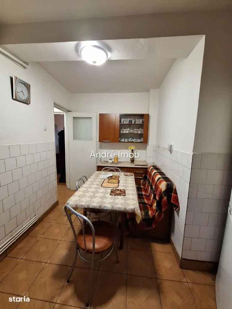 Vinde apartamente 3 camere semidecomandate in Brazda cu centrala termica