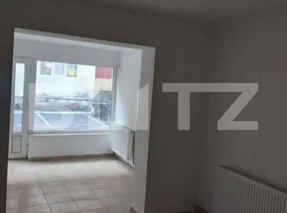 Spatiu comercial, 40 mp, parter zona Cetate