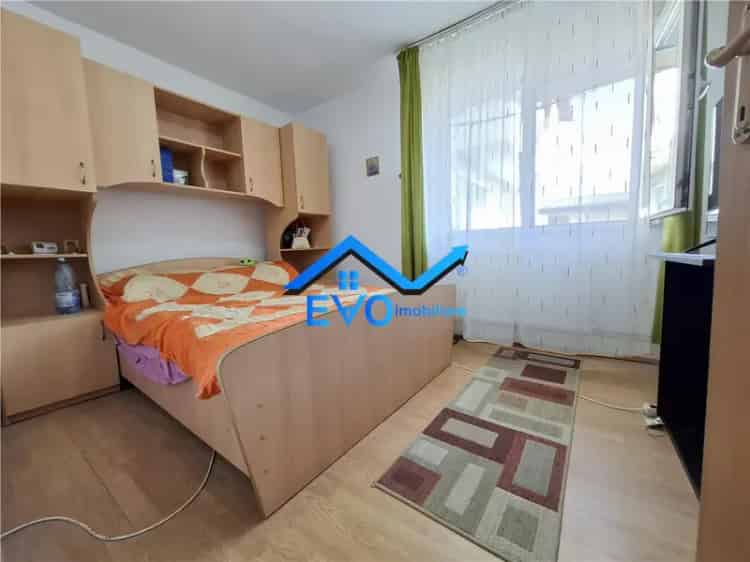 Apartament 3 camere decomandat de inchiriat in Valea Lupului Iasi, mobilat complet gradina,  baie cu geam