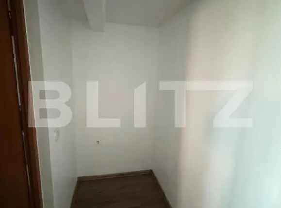 Apartament 2 camere, dispus pe 2 nivele, 40 mp, zona Stefan cel Mare