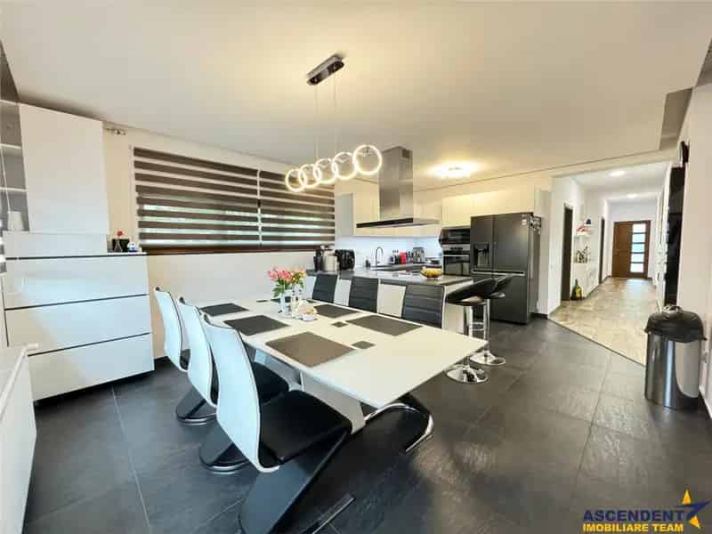 Vila Lux Livezeni - Modern, Spațios, Sigur