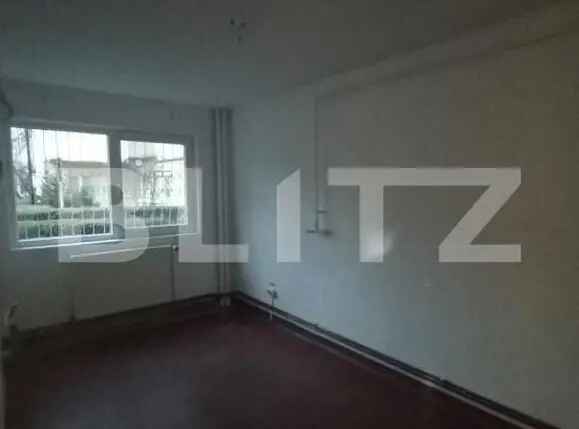 Apartament 3 camere, 66 mp, decomandat, zona- Micro 4