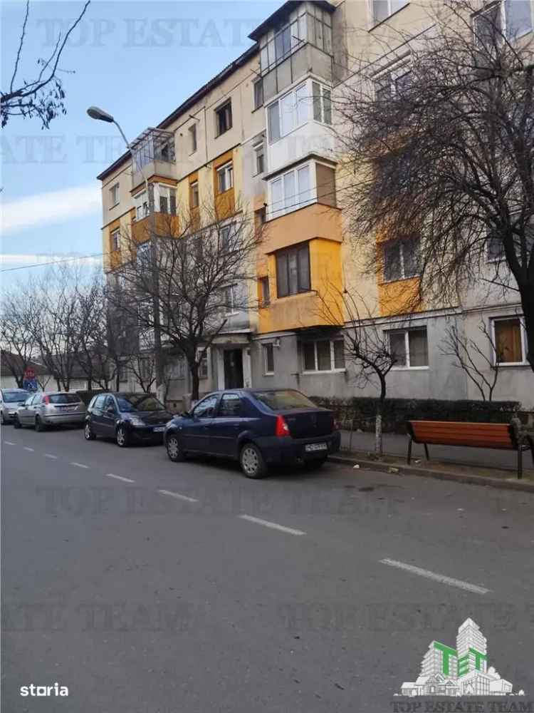 Apartament de vânzare 3 camere în Hunedoara cu potențial de renovare