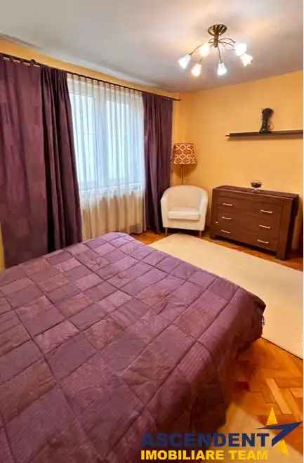 Apartament 3 camere,decomandat, zona Centrala