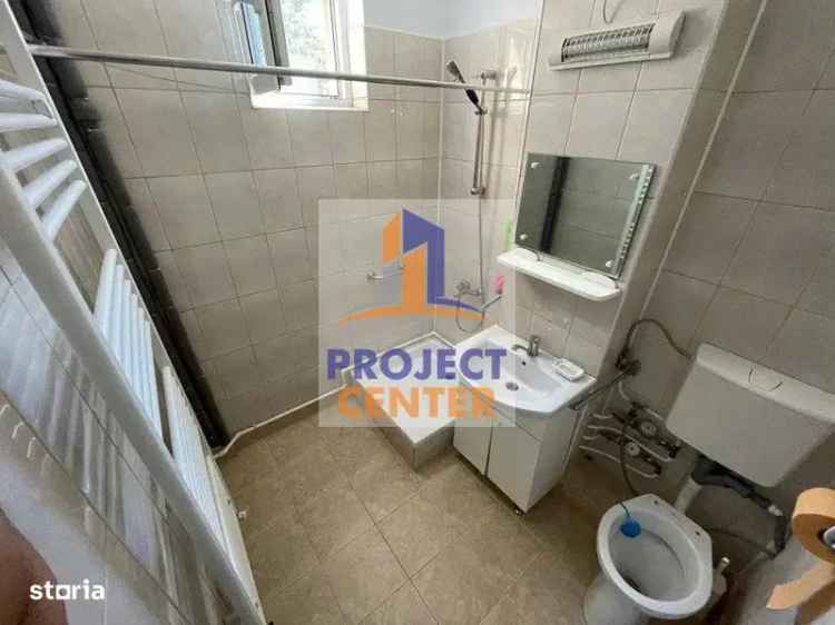 Vanzare apartament 3 camere Fratii Golesti etaj 1 cu balcon