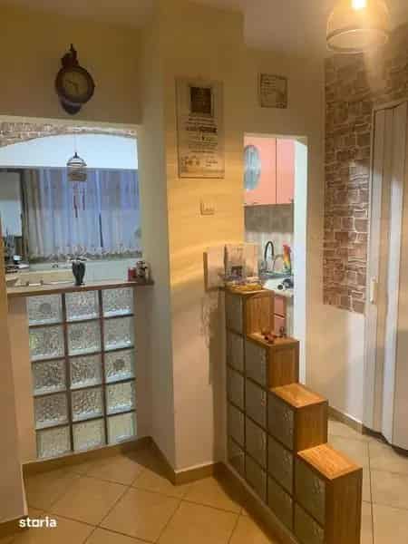 Apartament 3 camere, decomandat, 70 MP, an 1993.