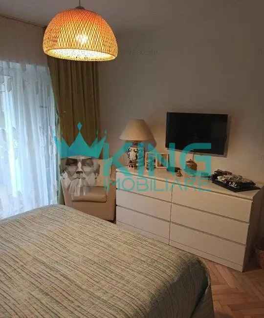 Inchiriere apartamente 2 camere Unirii cu 3 balcoane si metrou