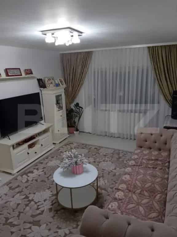 Apartament 3 camere Obcini Etaj intermediar Renovata