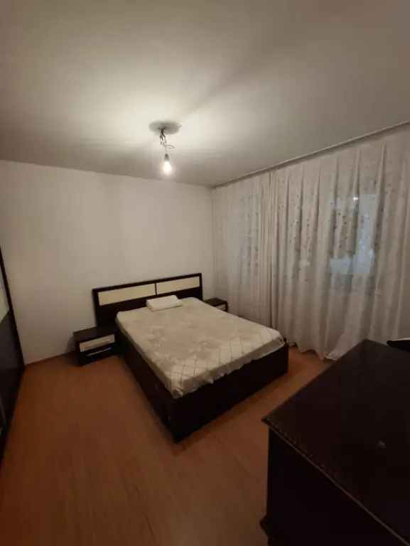 Vanzare apartament 3 camere decomandat Drumul Taberei cu balcon