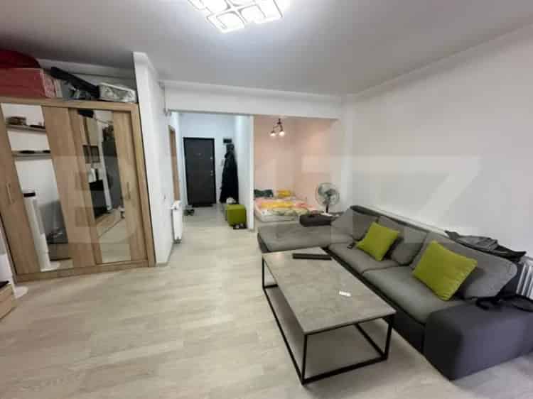 Apartament cu 1 camera, balcon - 40mp - etaj 4/5 cu lift, zo