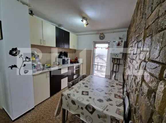 Apartament 2 camere, decomandat, 48mp, etaj 3, zona Ampoi