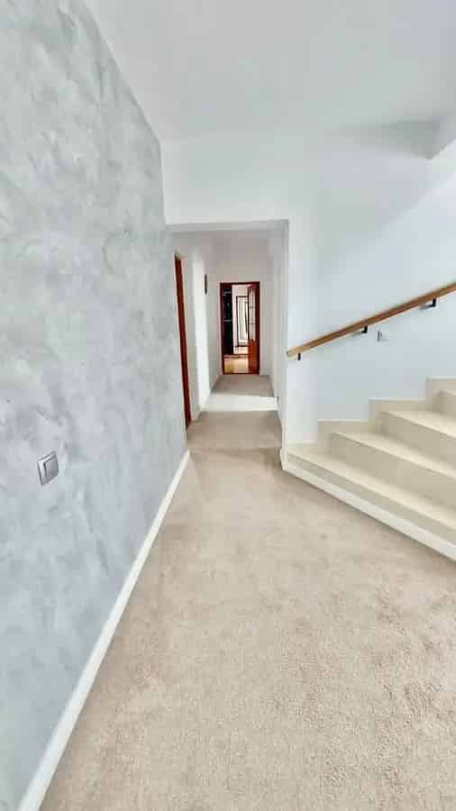 Apartament Spatios Familie Metrou Apărătorii Patriei