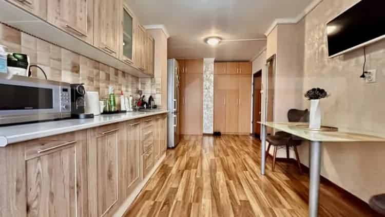 Apartament renovat modern cu 2 camere