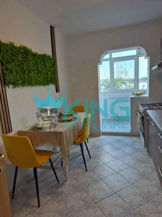 Inchiriere apartamente 3 camere zona Republicii decomandat cu balcon