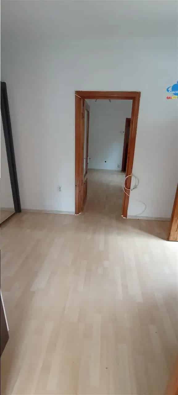 Casa de inchiriat Dacia Piata Spaniei 2 camere curte
