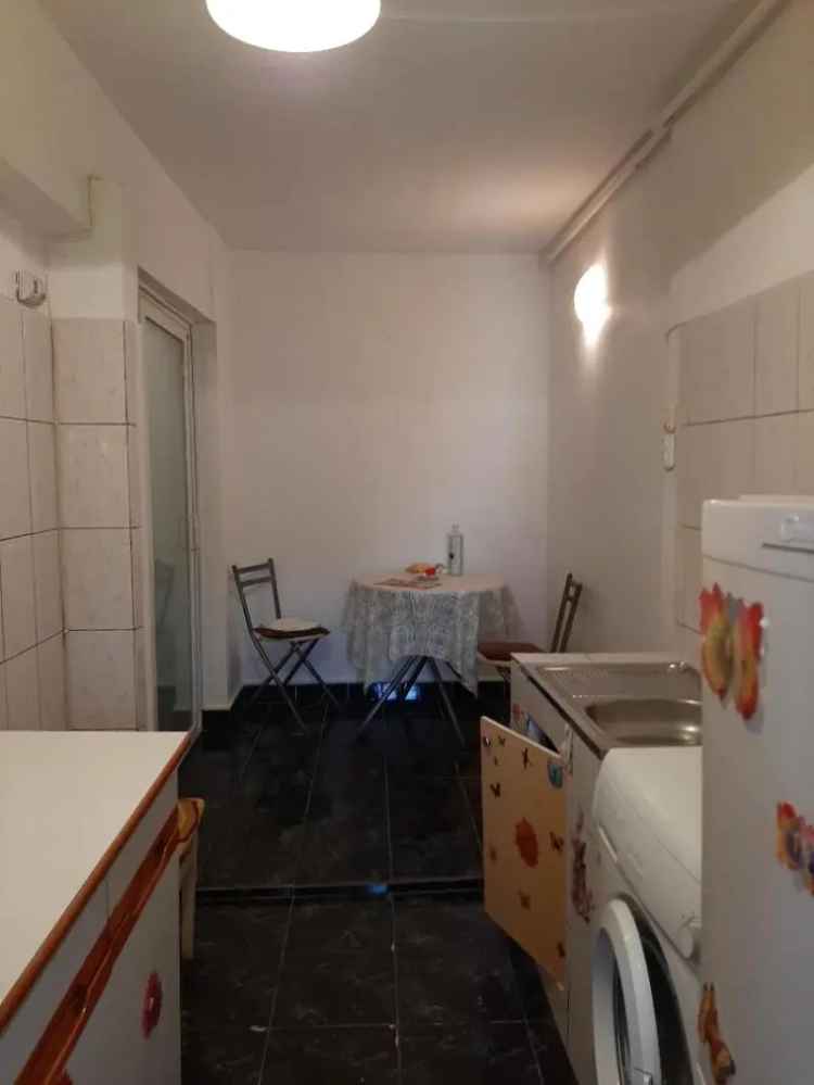 De inchiriat Garsoniera situata in zona Cetate. Pret inchiriere : 180 Euro/luna.