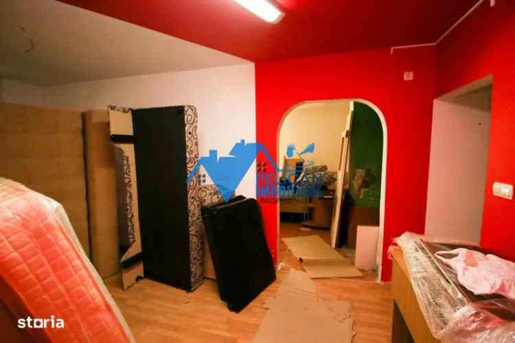 Vanzare apartament 4 camere decomandat E3 parter renovat