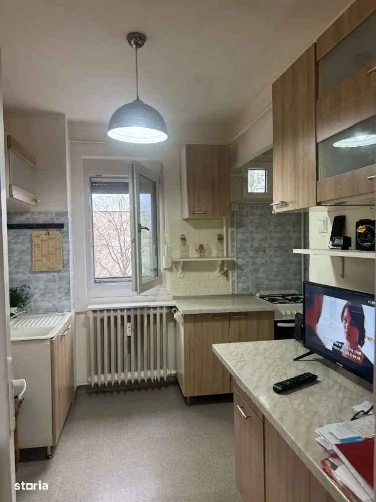 Apartament de vânzare 2 camere semidecomandat în Brazda cu acoperiș