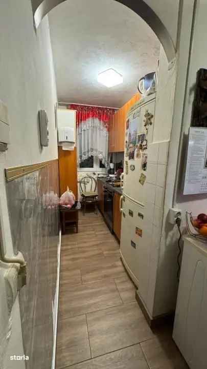 Apartament de vânzare 2 camere în zonă liniștită cu potențial de extindere