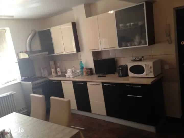 Apartament 4 camere semidecomandate zona TOMIS III