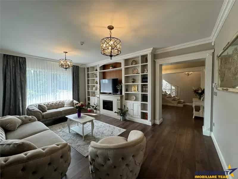 Vilă spectaculoasă 3D cu piscină, jacuzzi și teren privat