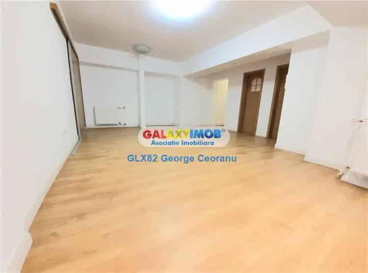 Inchiriere apartament 3 camere blvd Decebal cu vedere la bulevard