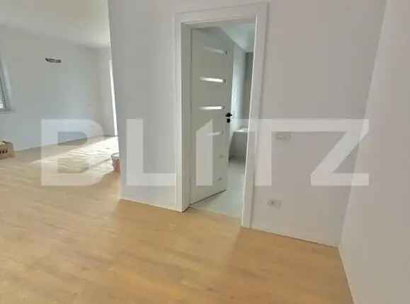 Vanzare apartament 2 camere cu balcon 9 mp si loc de parcare