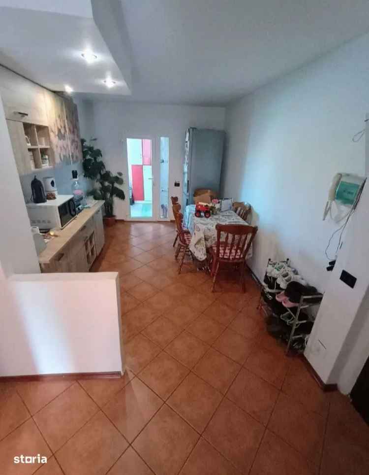 Vanzare apartamente 3 camere Craiovița Nouă izolat cu două băi