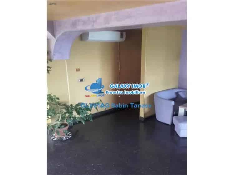 Spatiu Comercial Modern P E de Inchiriat Zona Vest
